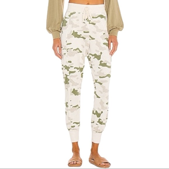 SUNDRY Camo Cargo Sweatpant in Cream - Picture 1 of 9